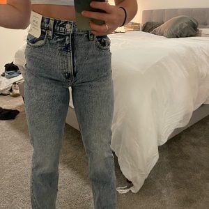NWT acid wash abercrombie jeans. Size 26